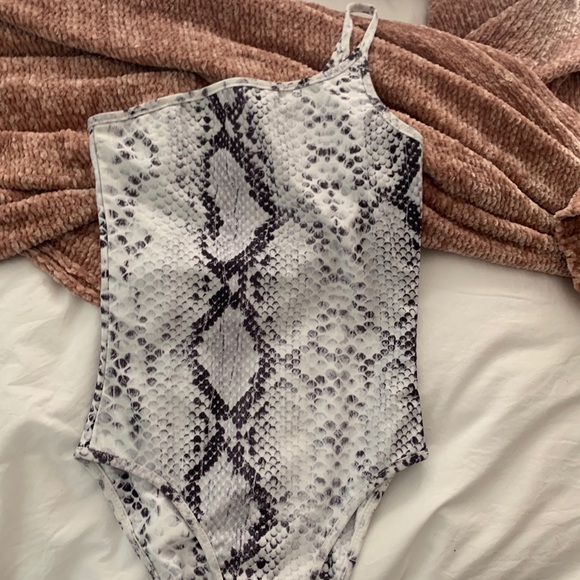 Snake print one shoulder bodysuit - Picture 2 of 2
